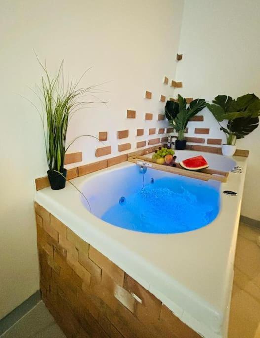 Studio Love Jacuzzi Марсель Экстерьер фото