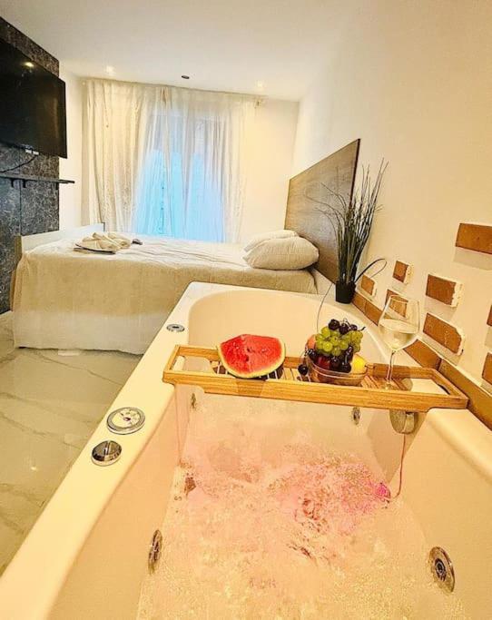 Studio Love Jacuzzi Марсель Экстерьер фото